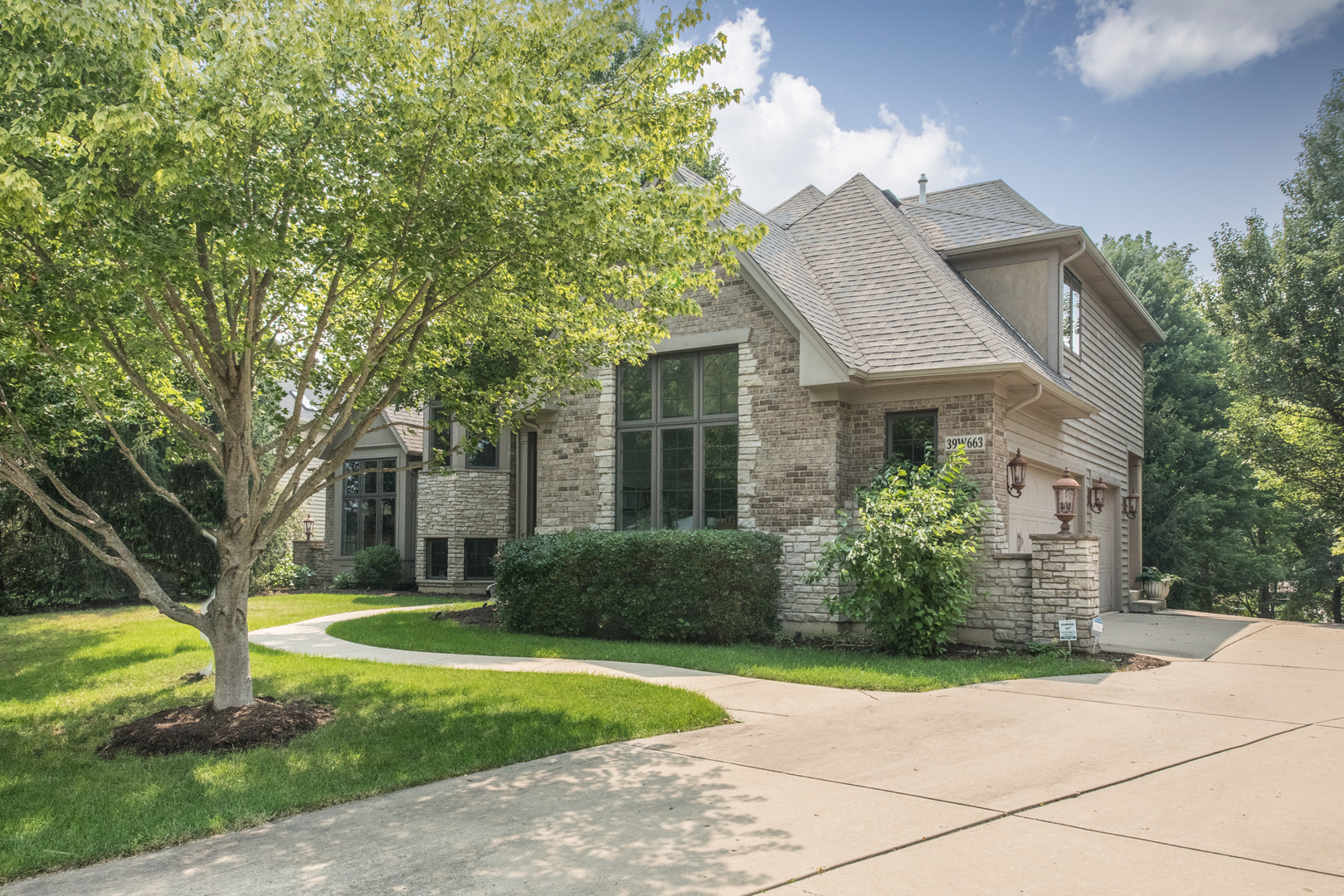 39W663 Henry David Thoreau Place, St. Charles, IL 60175