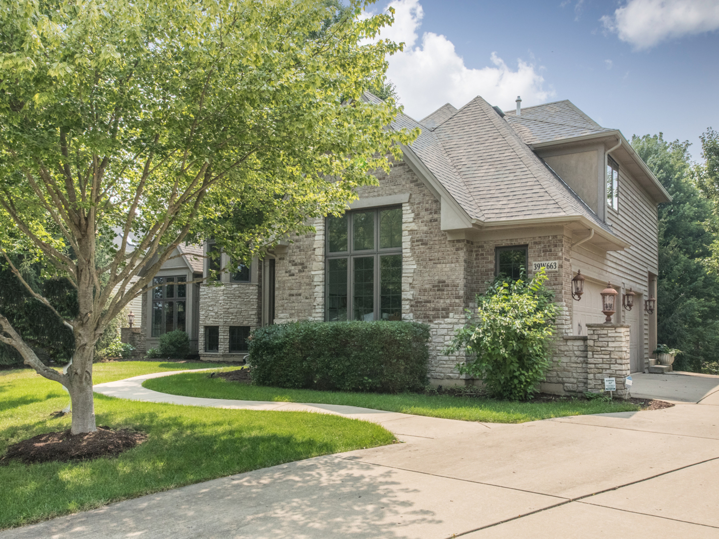 39W663 Henry David Thoreau Place, St. Charles, IL 60175