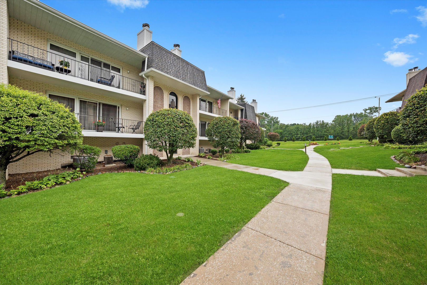 9026 Del Prado Drive #2N, Palos Hills, IL 60465
