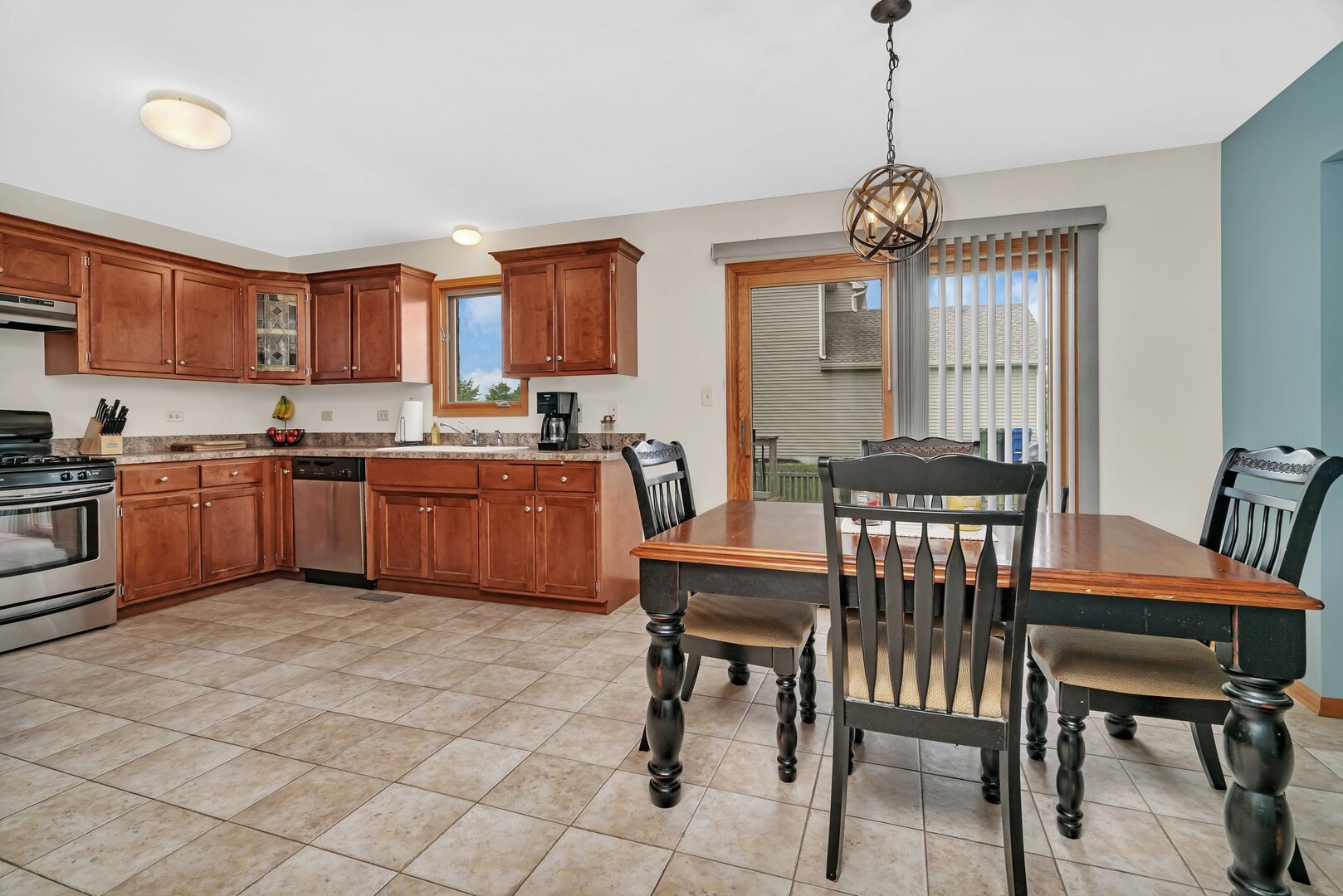 601 High Grove Drive, Minooka, IL 60447