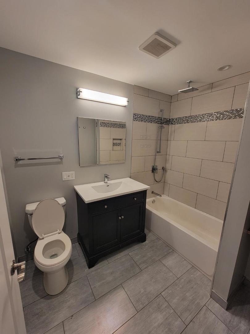160 W BURTON Place #2R, Chicago, IL 60610