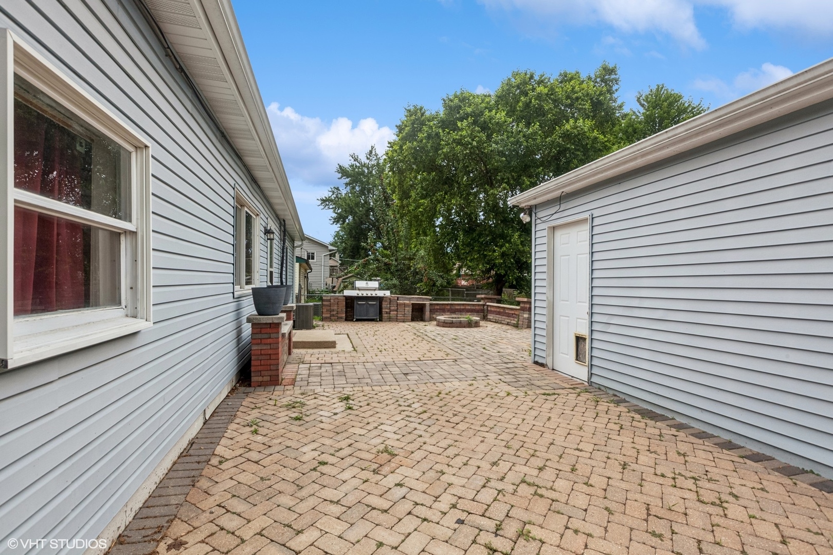 27 Ridge Circle, Streamwood, IL 60107