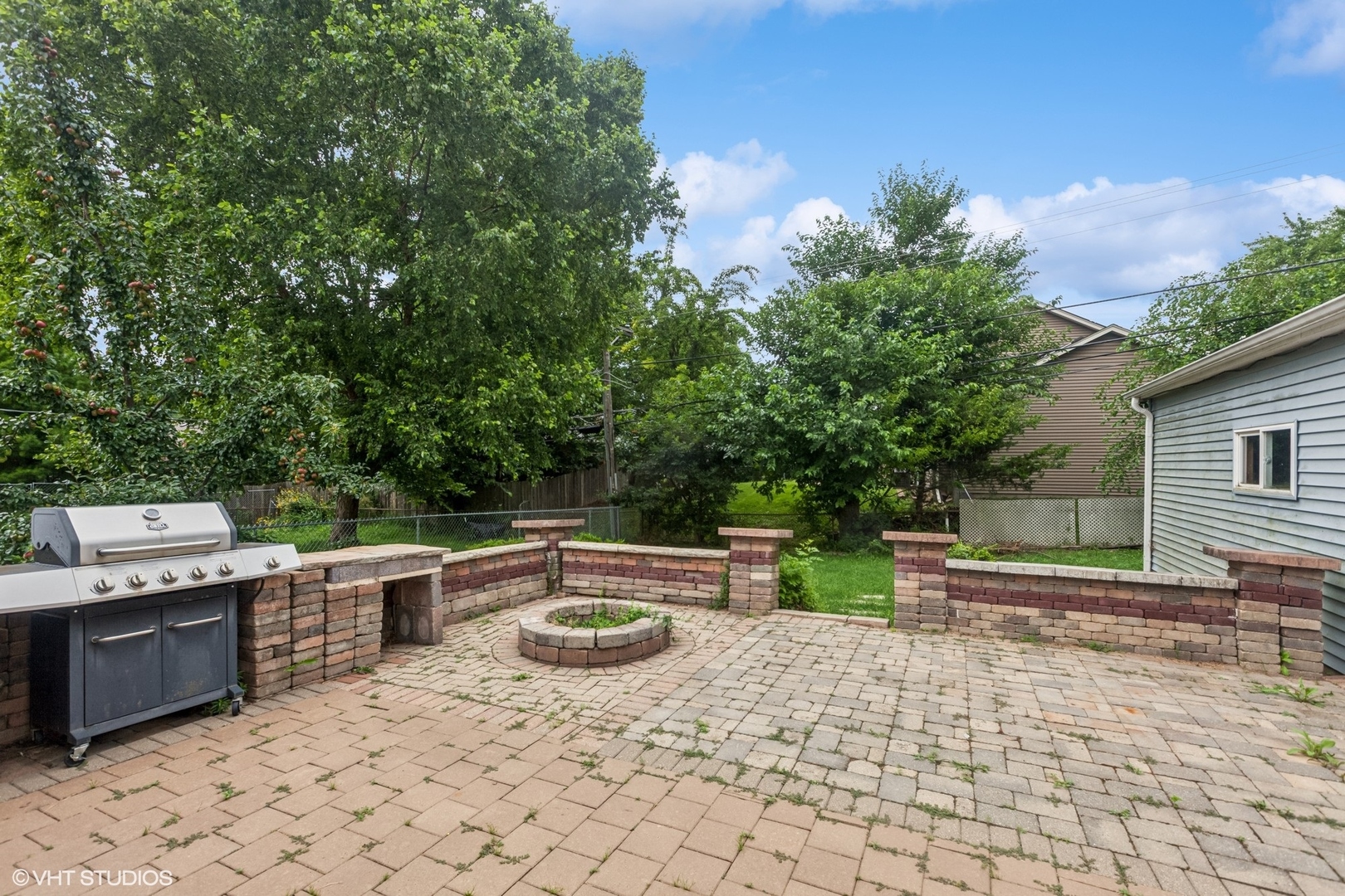 27 Ridge Circle, Streamwood, IL 60107