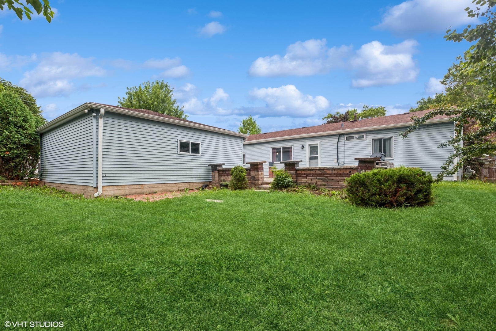 27 Ridge Circle, Streamwood, IL 60107