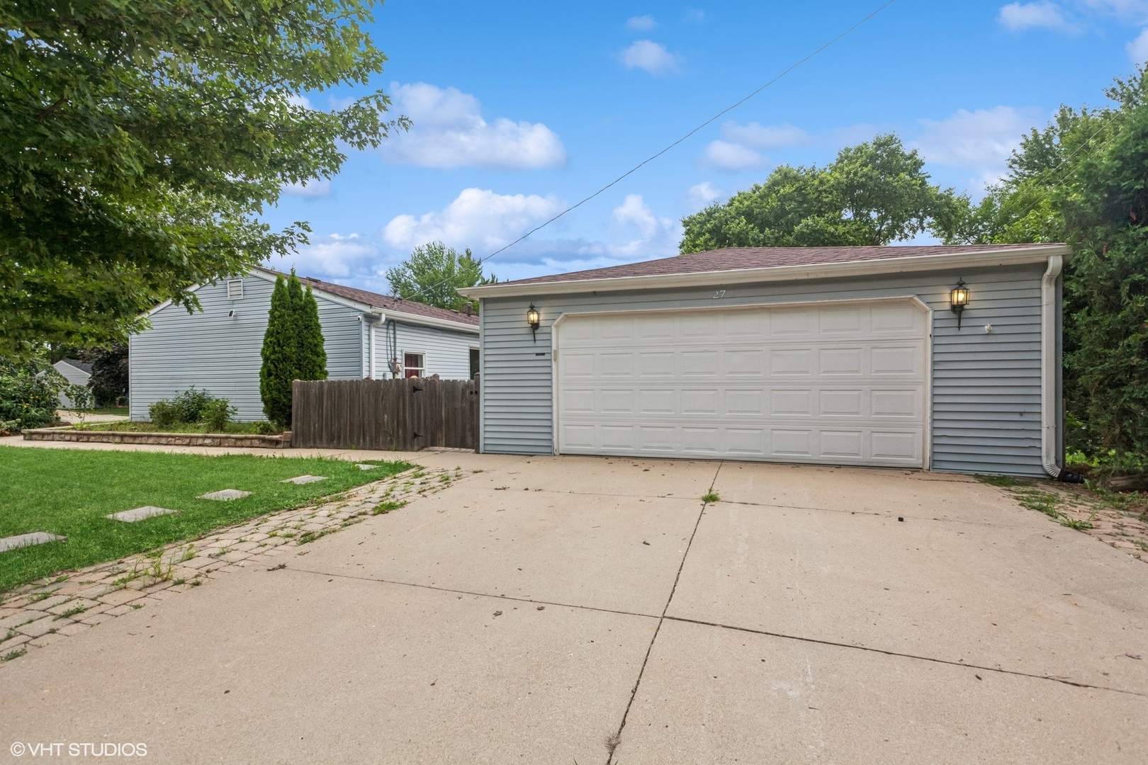 27 Ridge Circle, Streamwood, IL 60107