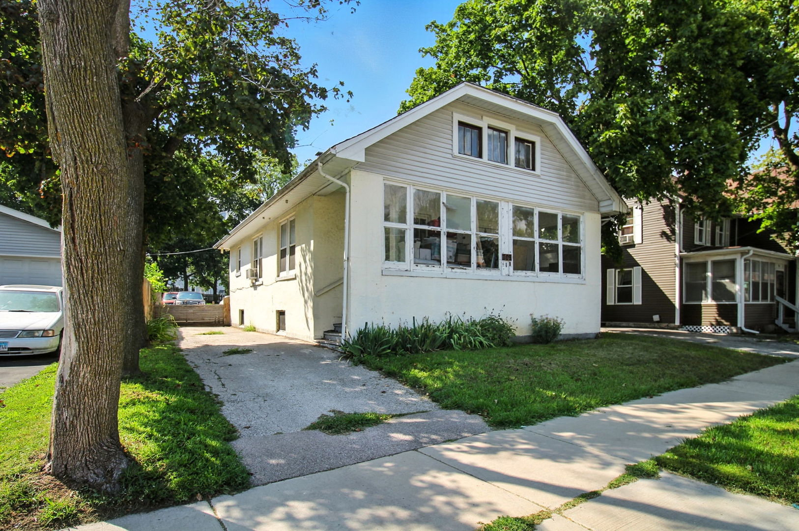 709 S River Street, Aurora, IL 60506