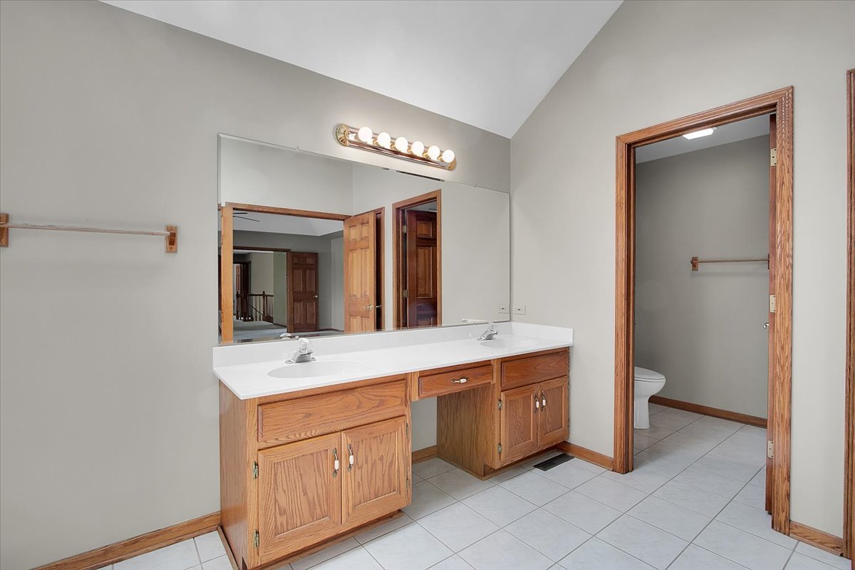 9200 Greenwood Drive, Tinley Park, IL 60487