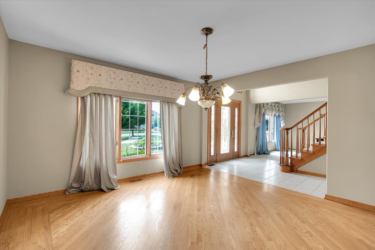 9200 Greenwood Drive, Tinley Park, IL 60487