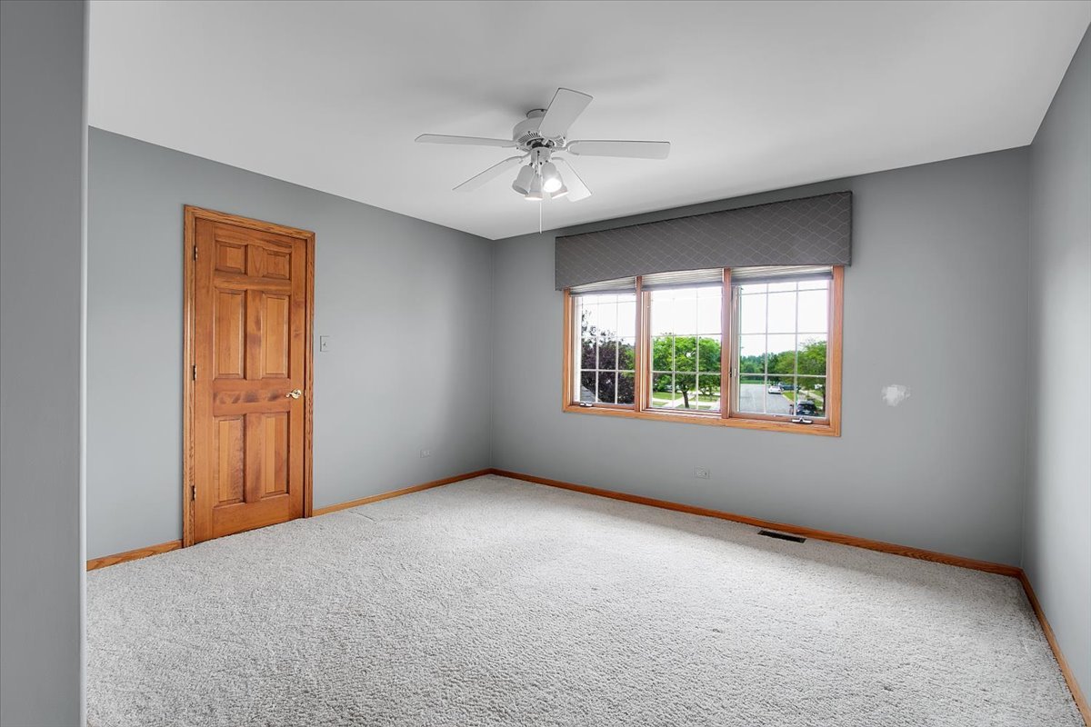 9200 Greenwood Drive, Tinley Park, IL 60487