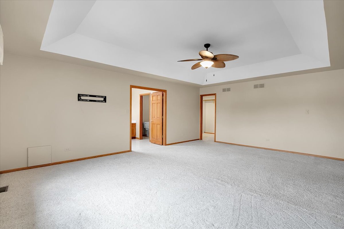 9200 Greenwood Drive, Tinley Park, IL 60487