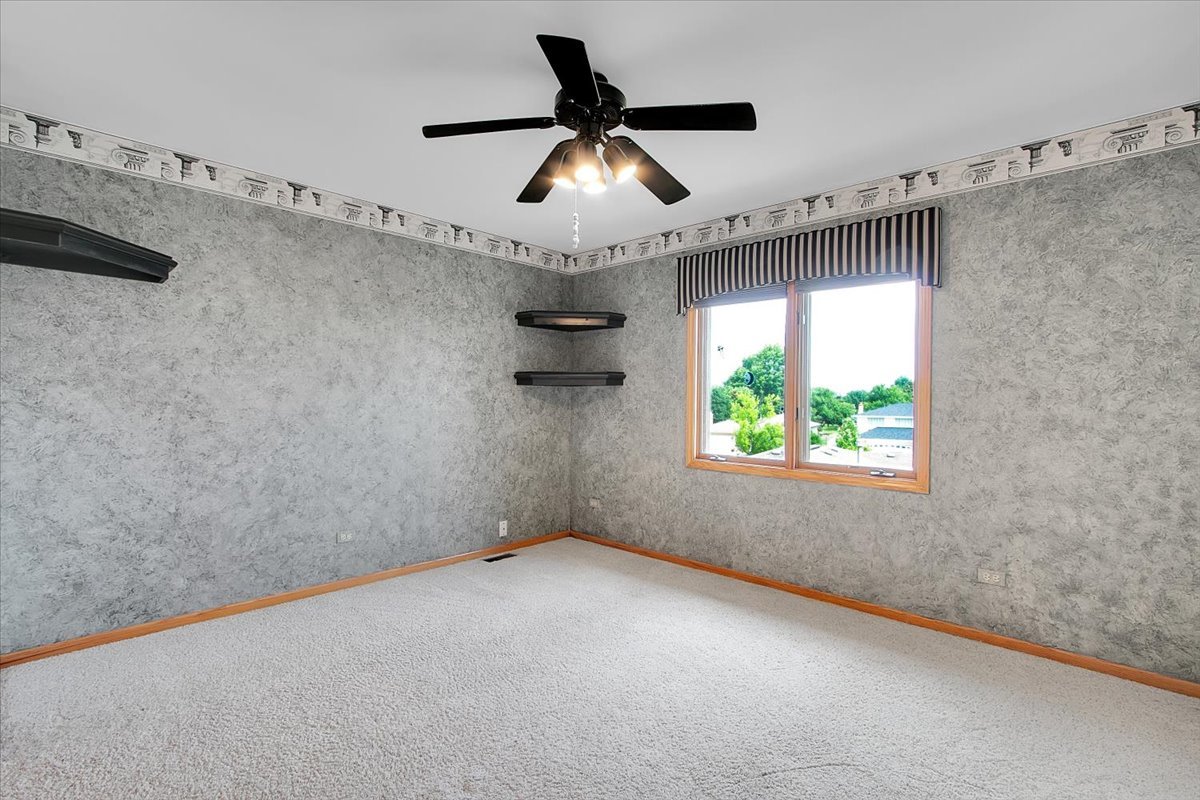 9200 Greenwood Drive, Tinley Park, IL 60487
