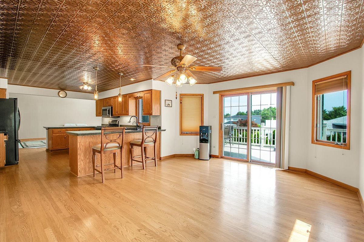 9200 Greenwood Drive, Tinley Park, IL 60487