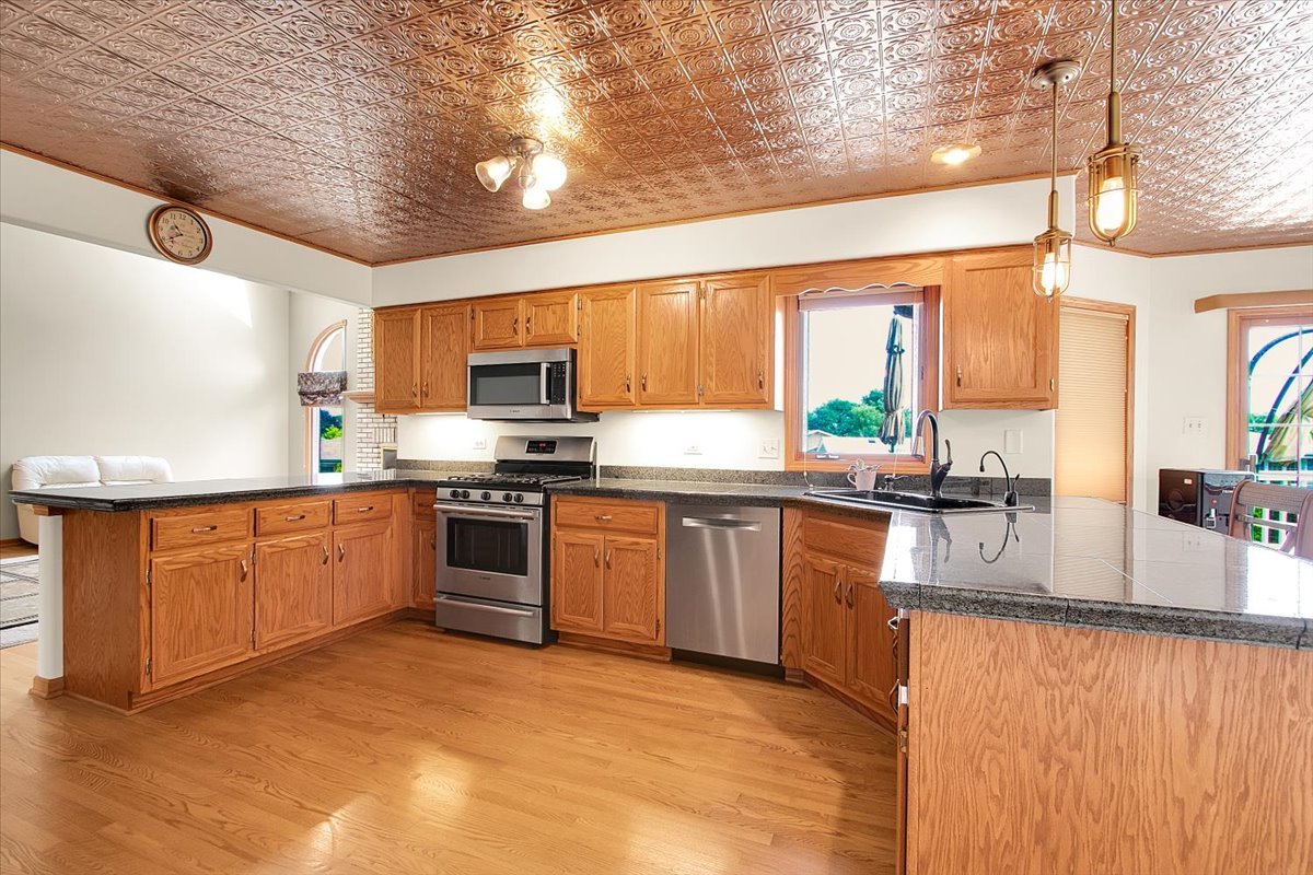 9200 Greenwood Drive, Tinley Park, IL 60487