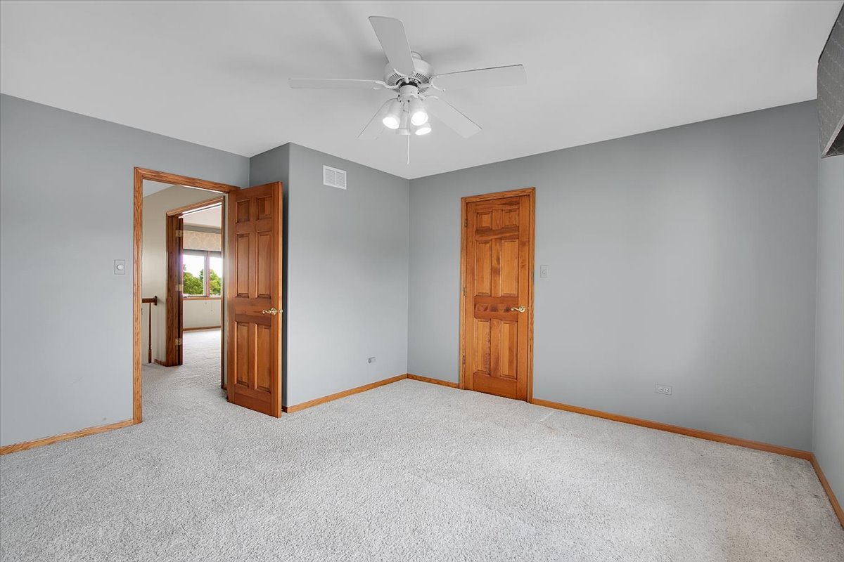 9200 Greenwood Drive, Tinley Park, IL 60487