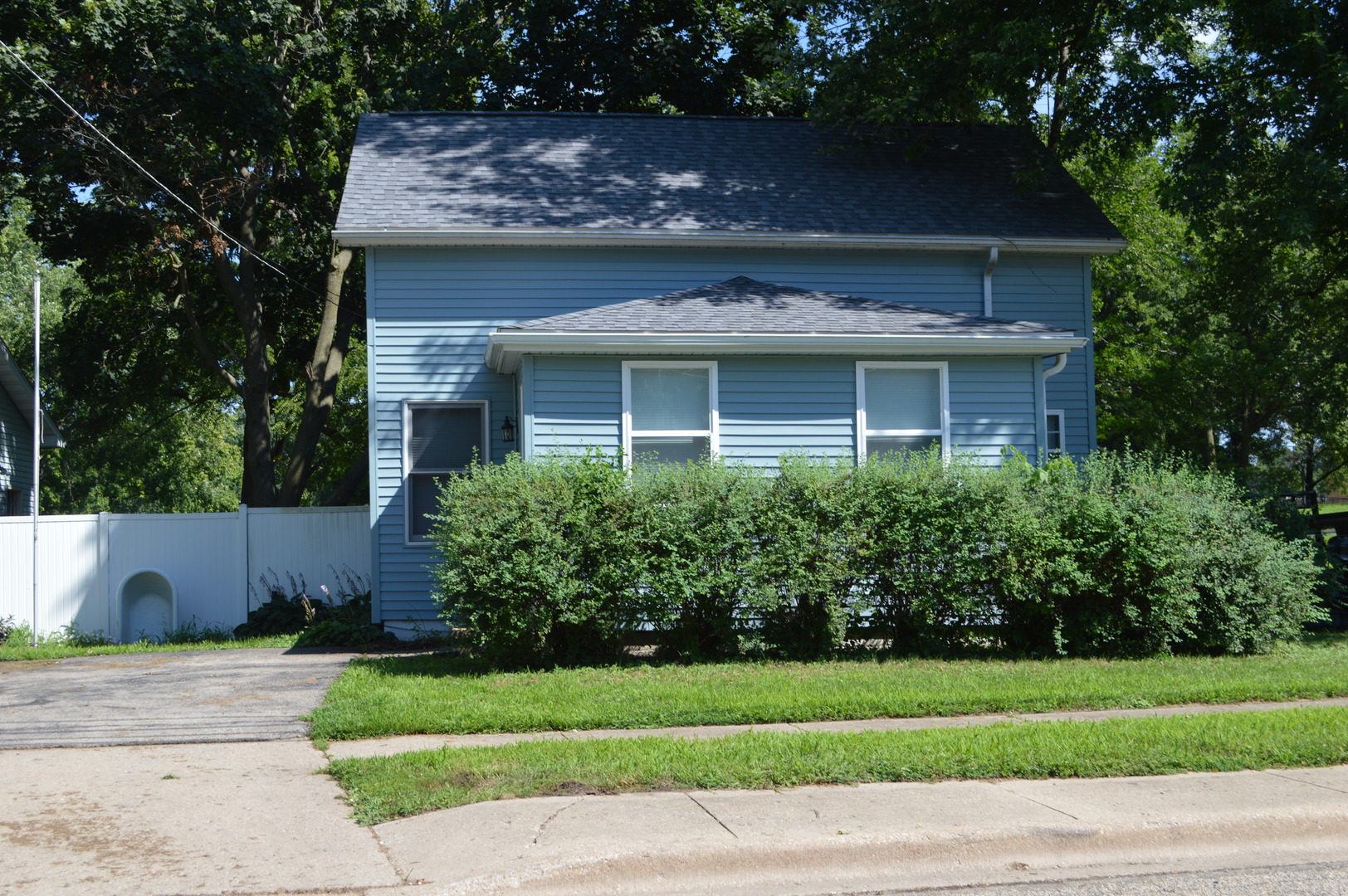 309 S Main Street, Walnut, IL 61376