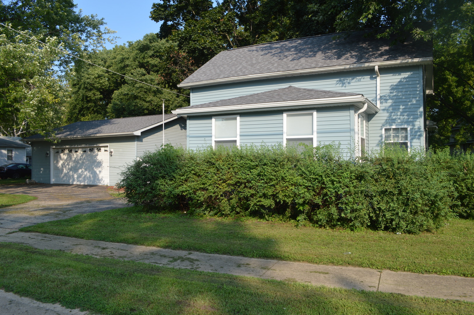 309 S Main Street, Walnut, IL 61376