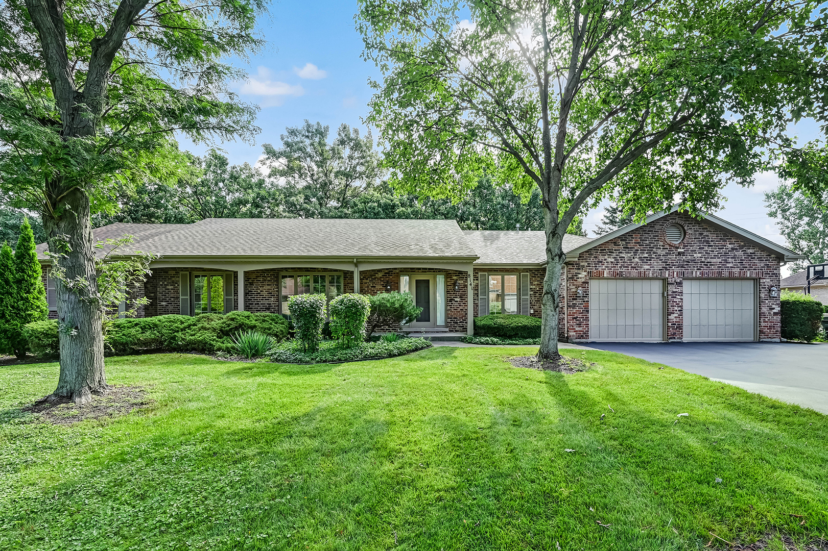 8141 Ridgepointe Drive, Burr Ridge, IL 60527