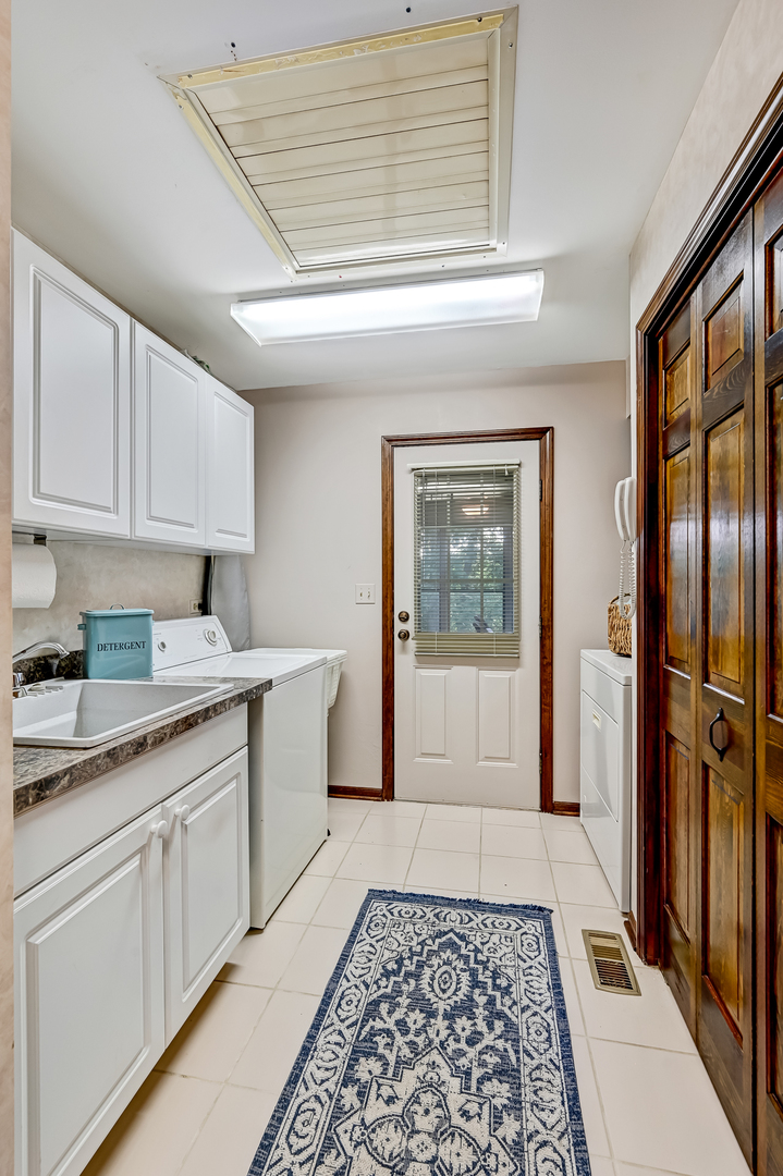 8141 Ridgepointe Drive, Burr Ridge, IL 60527