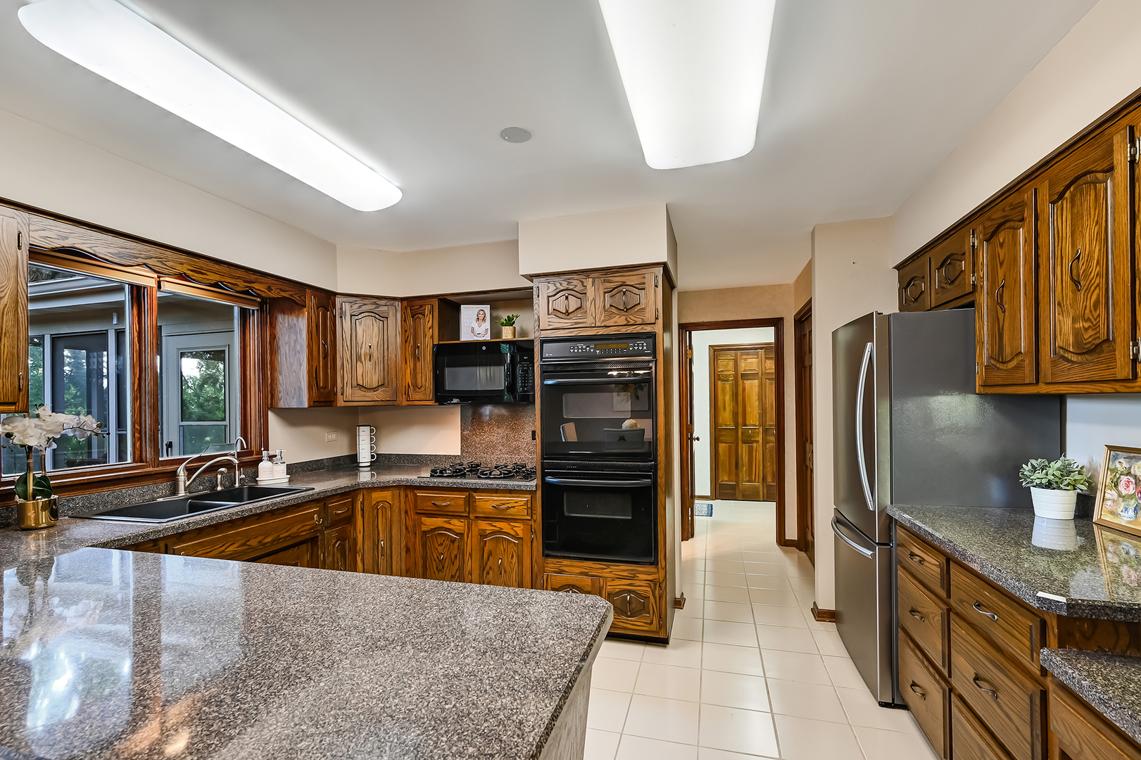 8141 Ridgepointe Drive, Burr Ridge, IL 60527