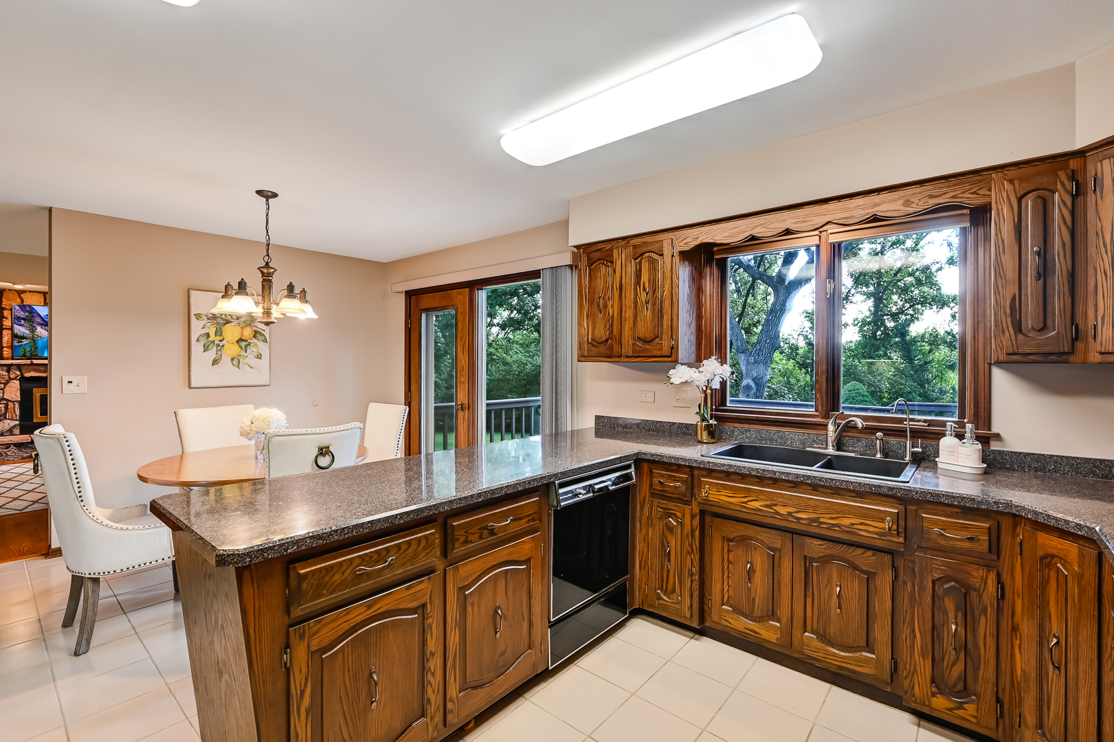 8141 Ridgepointe Drive, Burr Ridge, IL 60527