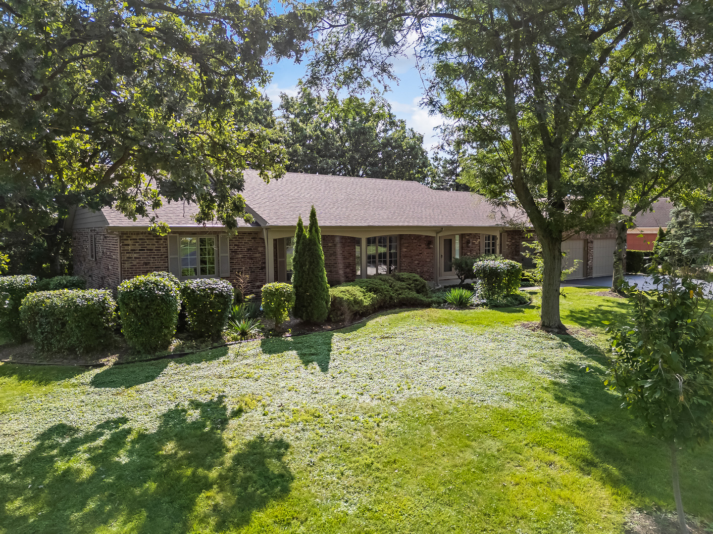 8141 Ridgepointe Drive, Burr Ridge, IL 60527