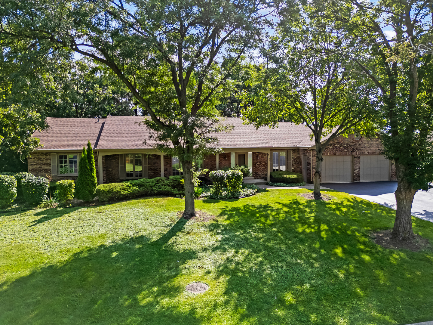 8141 Ridgepointe Drive, Burr Ridge, IL 60527
