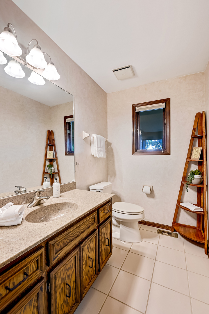 8141 Ridgepointe Drive, Burr Ridge, IL 60527