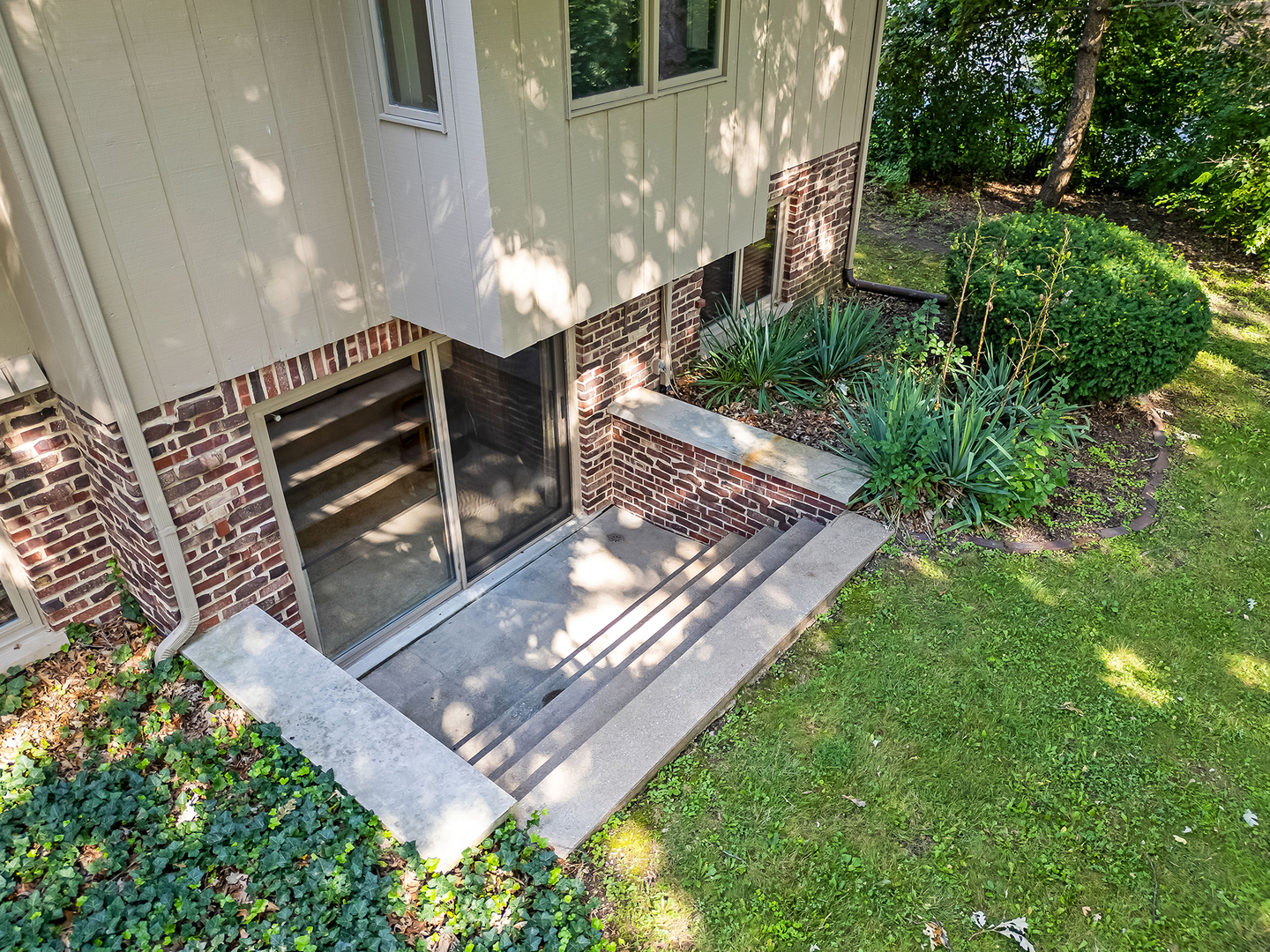 8141 Ridgepointe Drive, Burr Ridge, IL 60527