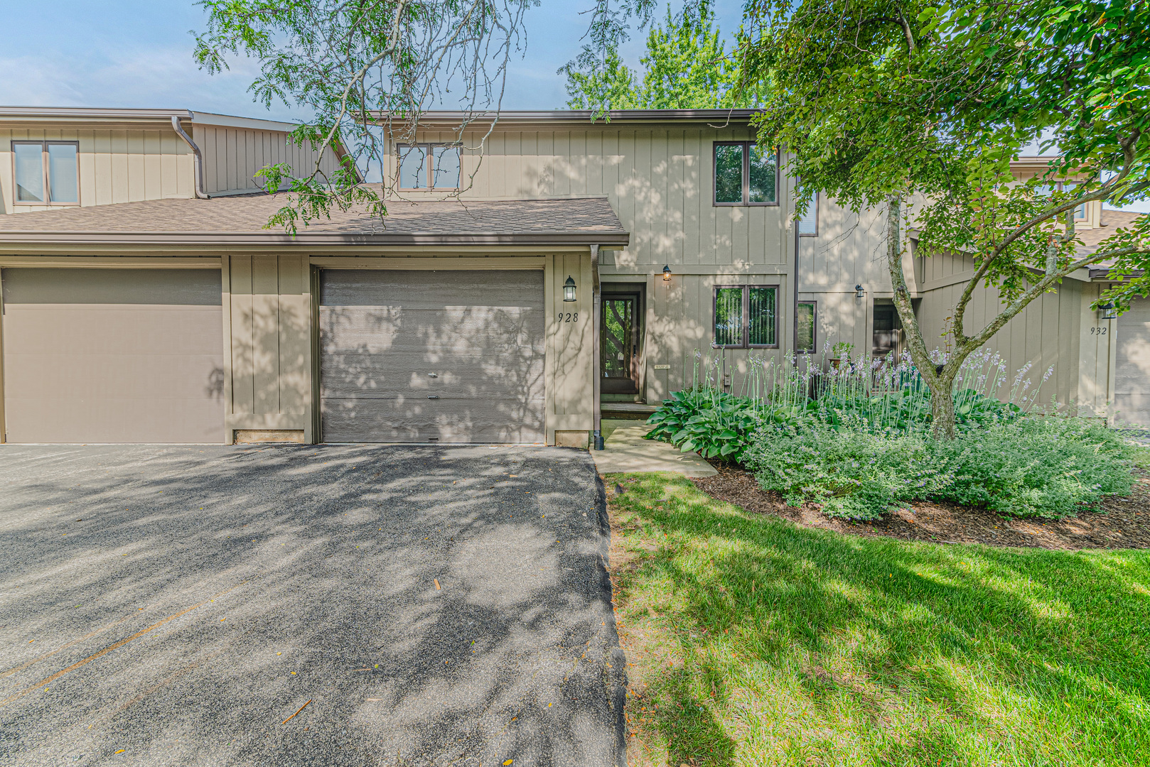 928 Stratford Court #23, Grayslake, IL 60030