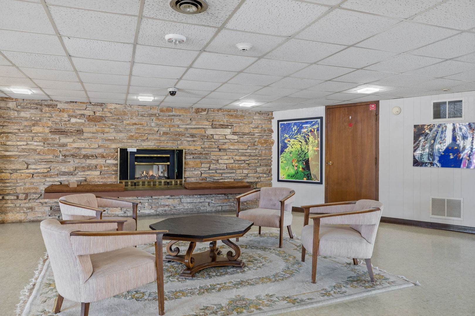 5540 Walnut Avenue #15B, Downers Grove, IL 60515