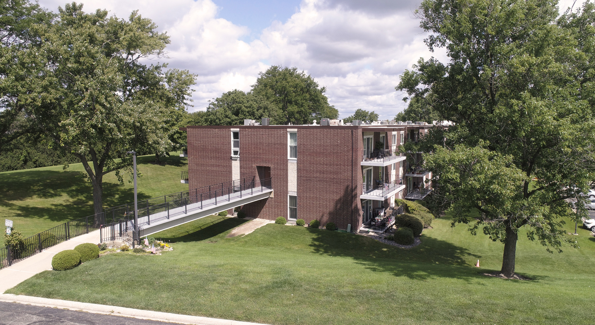 5540 Walnut Avenue #15B, Downers Grove, IL 60515