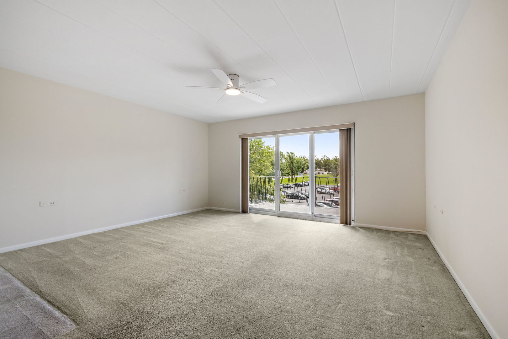 5540 Walnut Avenue #15B, Downers Grove, IL 60515