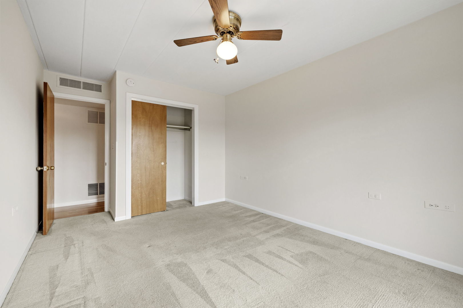 5540 Walnut Avenue #15B, Downers Grove, IL 60515