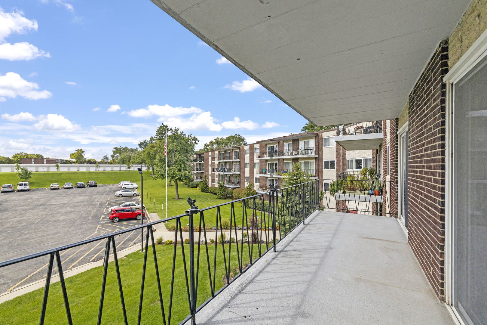 5540 Walnut Avenue #15B, Downers Grove, IL 60515