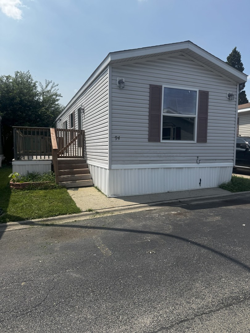 94 Hawthorne Drive, La Grange Highlands, IL 60525