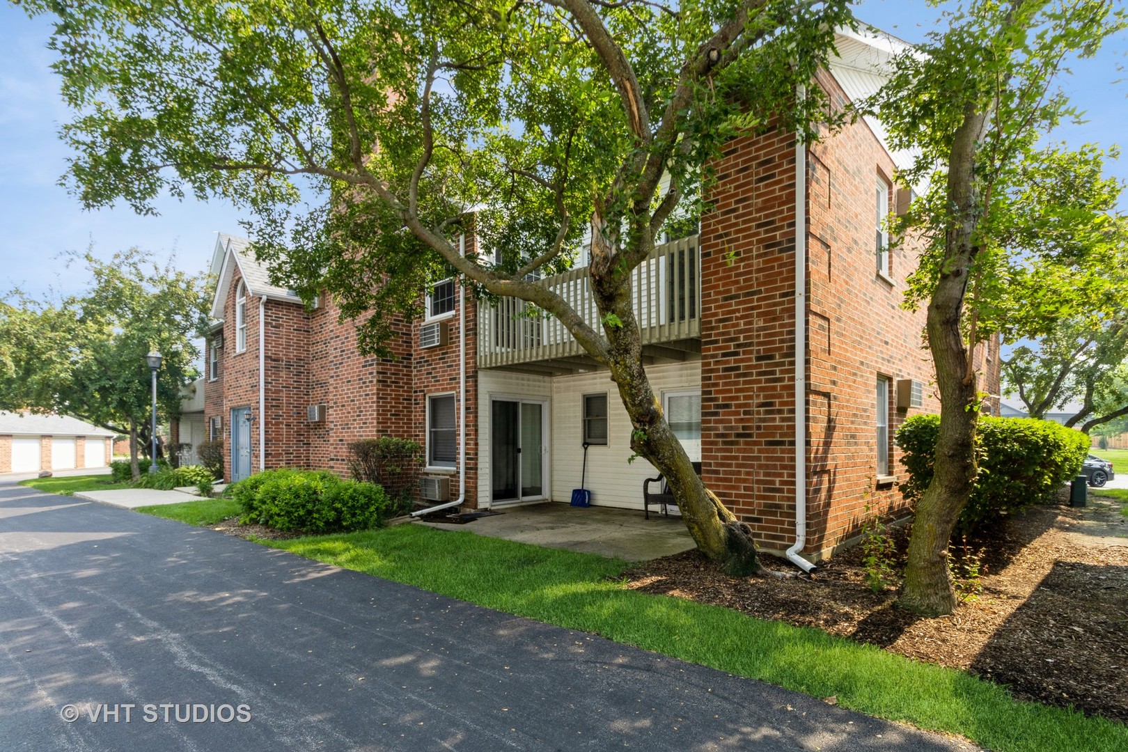 1305 Cunat Court #2B, Lake In The Hills, IL 60156