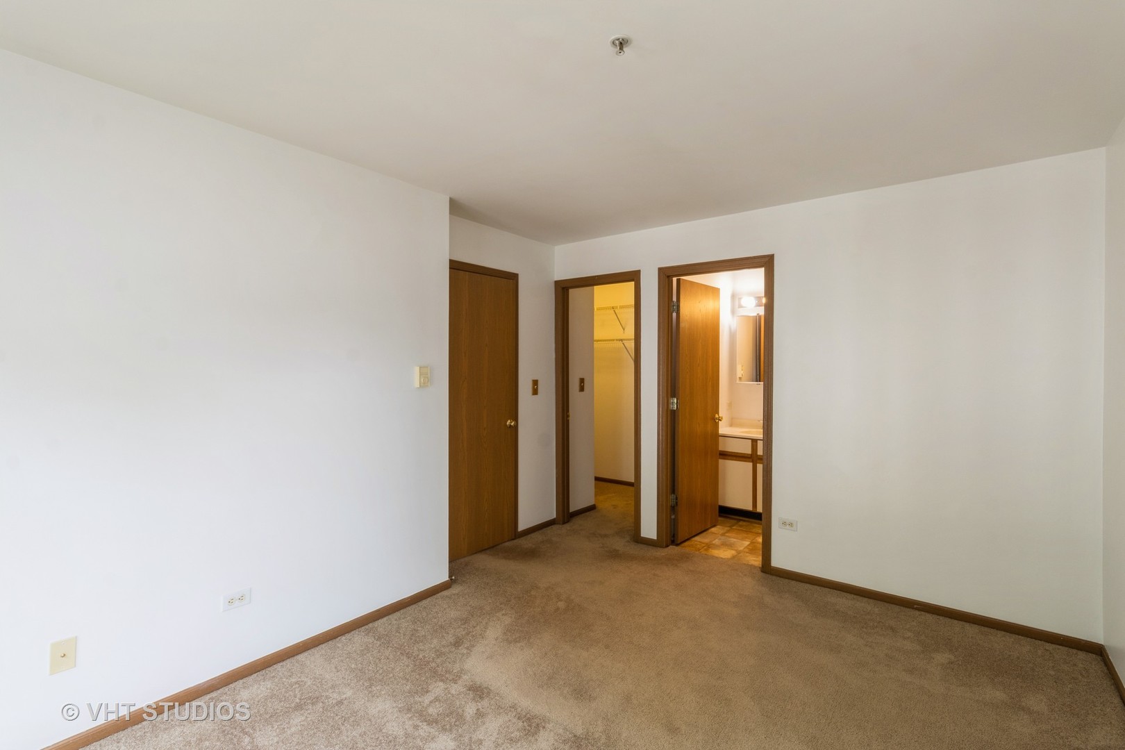 1305 Cunat Court #2B, Lake In The Hills, IL 60156
