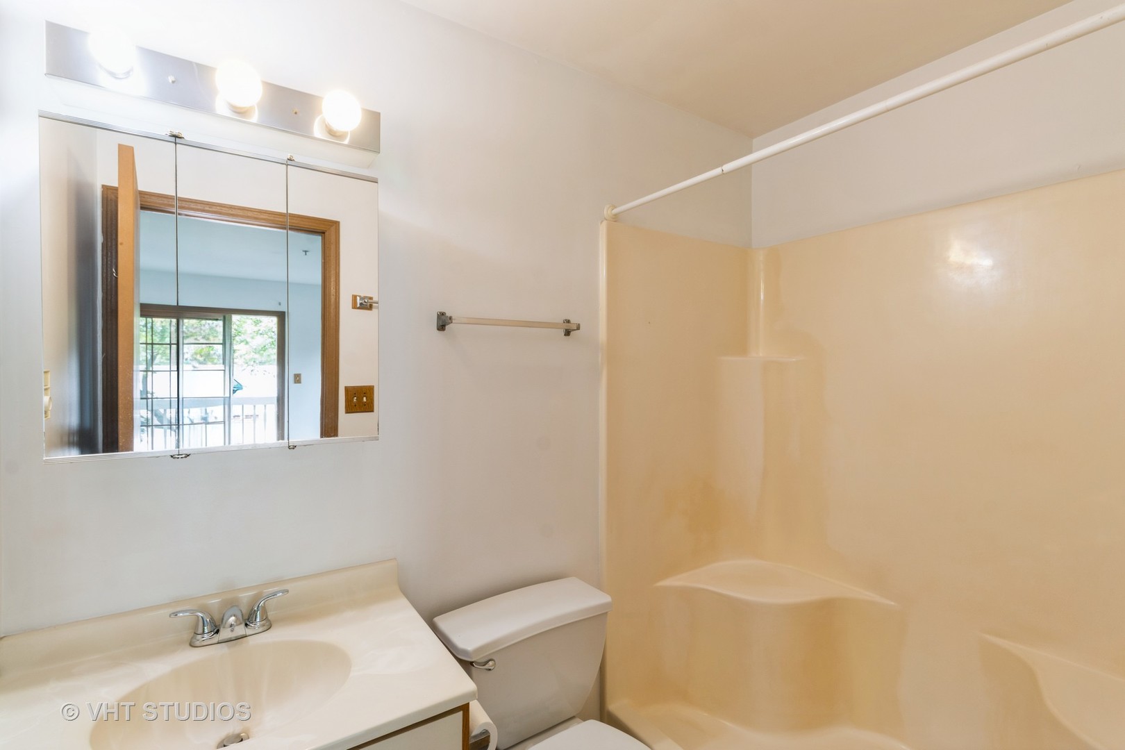 1305 Cunat Court #2B, Lake In The Hills, IL 60156