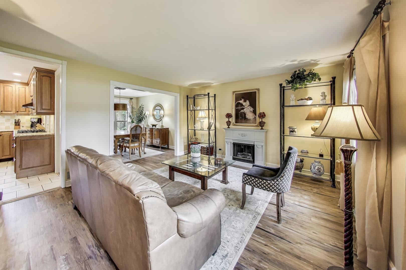 28W409 Leverenz Road, Naperville, IL 60564