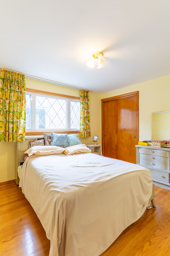 5823 S Mulligan Avenue, Chicago, IL 60638