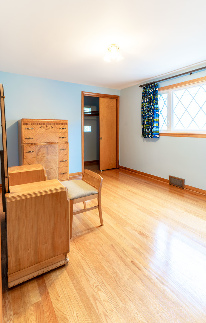 5823 S Mulligan Avenue, Chicago, IL 60638