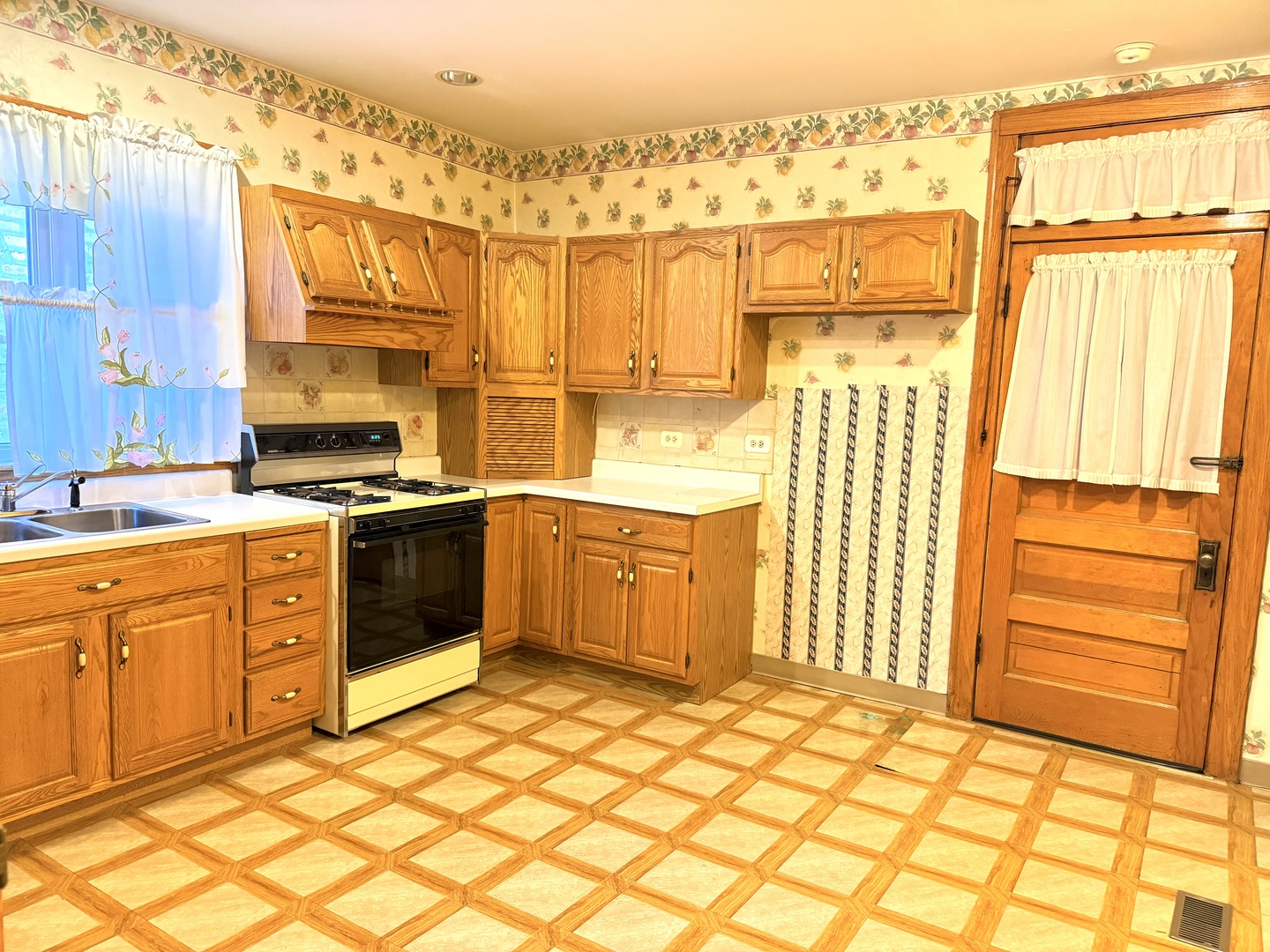11646 S Lowe Avenue, Chicago, IL 60628
