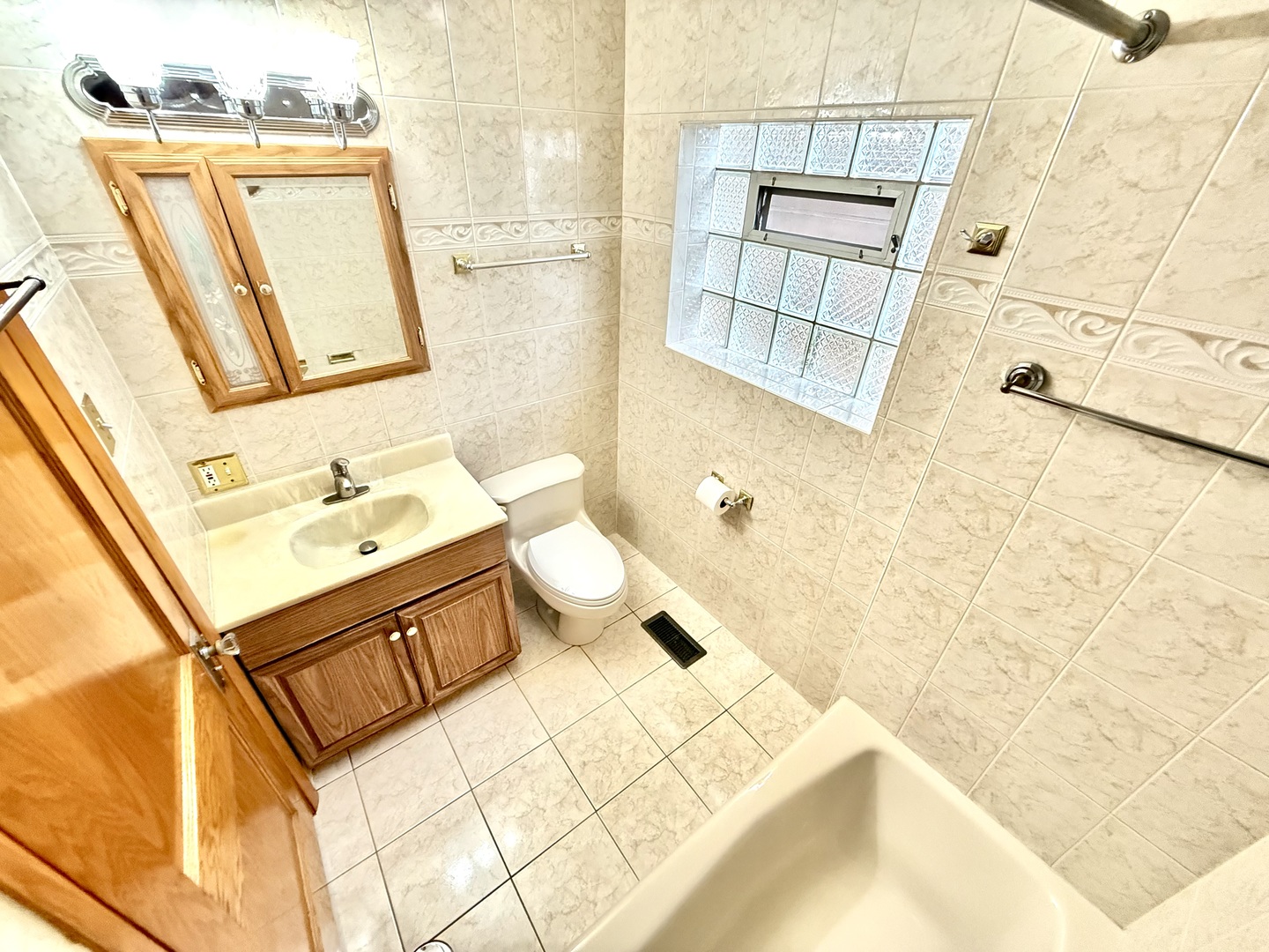 11646 S Lowe Avenue, Chicago, IL 60628