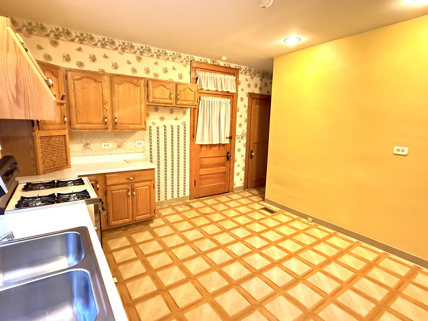 11646 S Lowe Avenue, Chicago, IL 60628