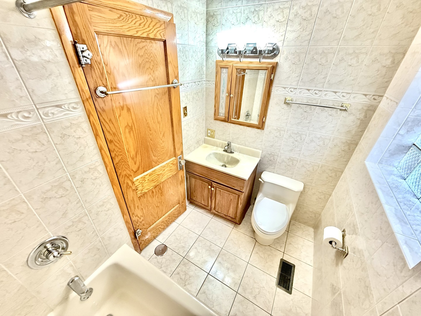 11646 S Lowe Avenue, Chicago, IL 60628