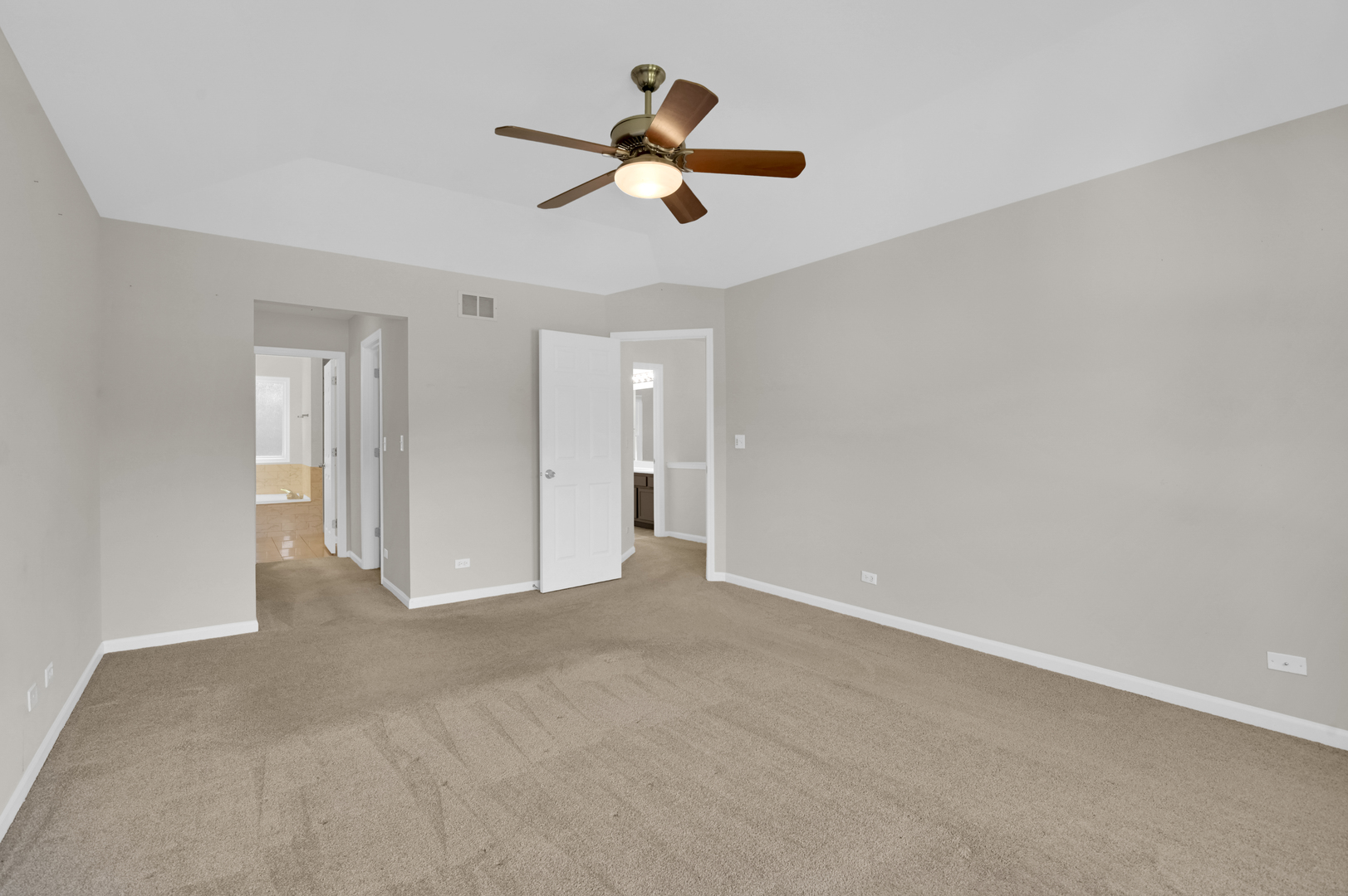 502 Windsor Circle, Fox River Grove, IL 60021