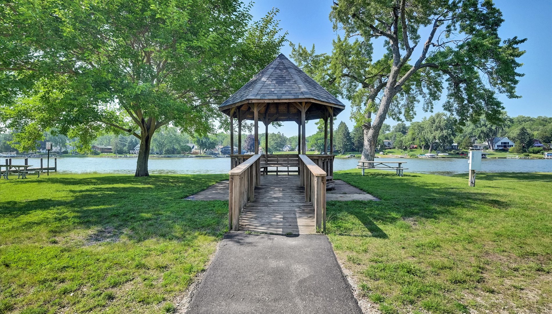 502 Windsor Circle, Fox River Grove, IL 60021
