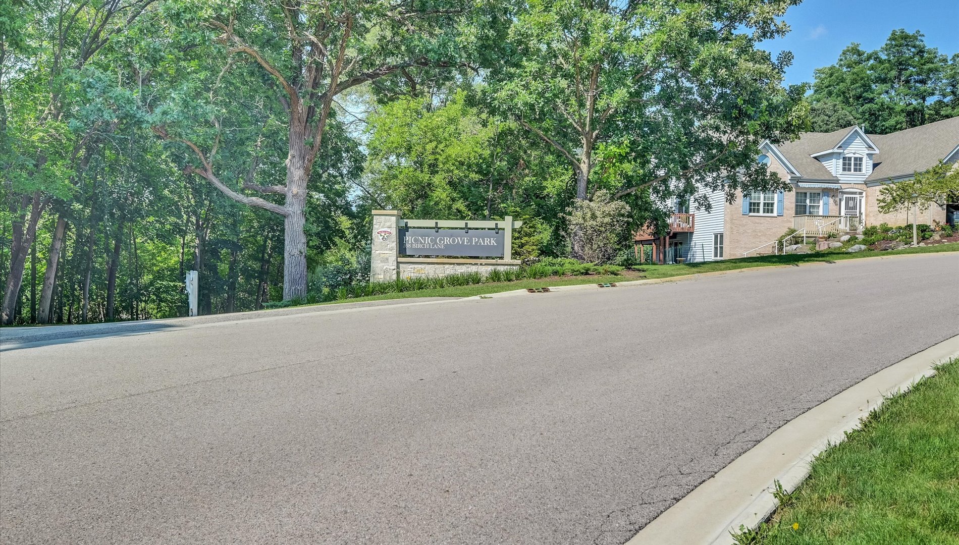 502 Windsor Circle, Fox River Grove, IL 60021