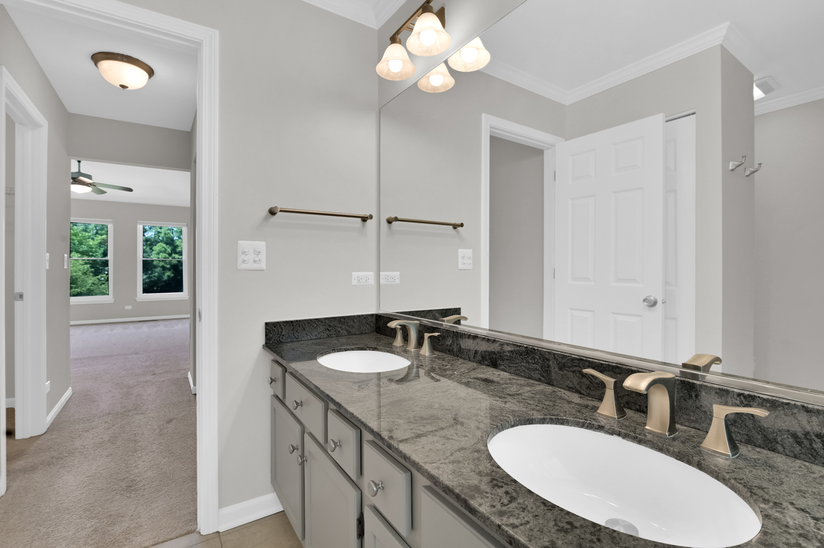 502 Windsor Circle, Fox River Grove, IL 60021