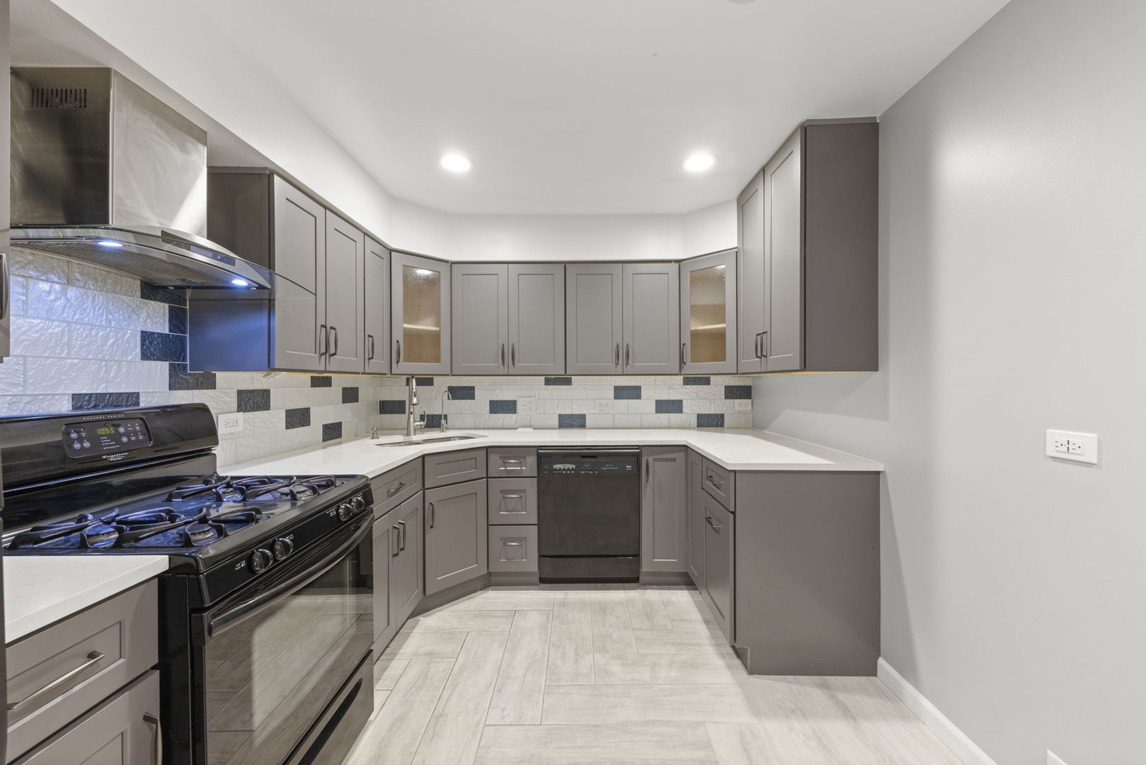 339 Home Avenue #3B, Oak Park, IL 60302